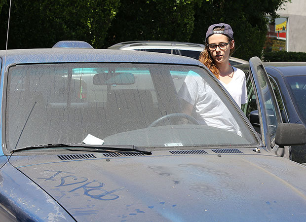 kristen auto sucio